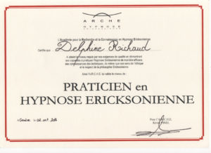 Diplome de praticienne en hypnose Ericksonienne.